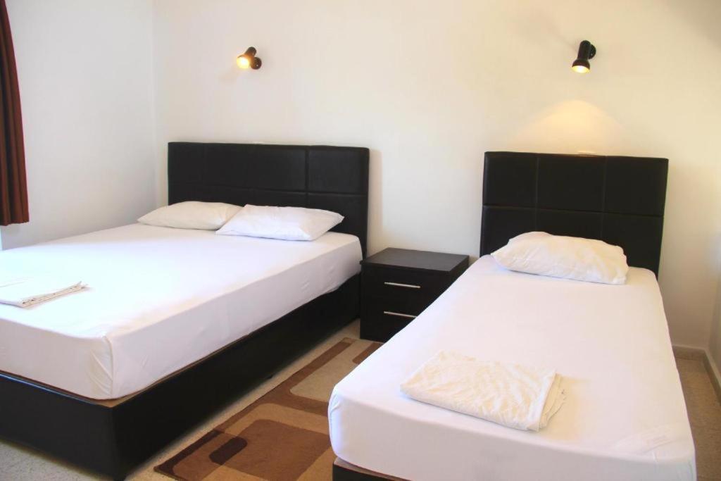 Bare Hill Holiday Apartments Krini Zimmer foto